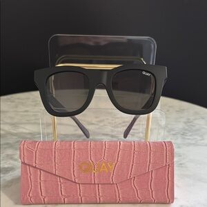 Pre-Loved Quay Australia Black Sunglasses with Pink Case